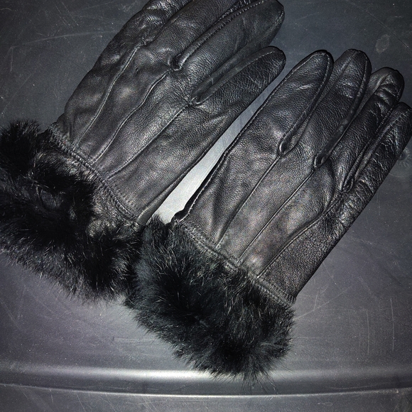 boutique Accessories - Vintage Black Real Leather Gloves W/Fur Trim